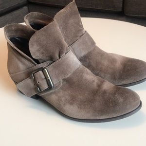 Paul green booties- light brown suede